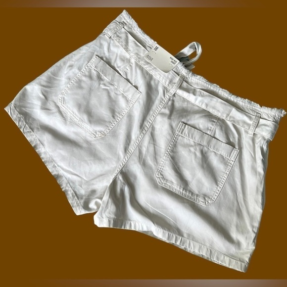 A.N.A. A New Approach Cement Color High Waist Shorts w/ Tie Belt, Size 18, NWT. - Picture 7 of 7